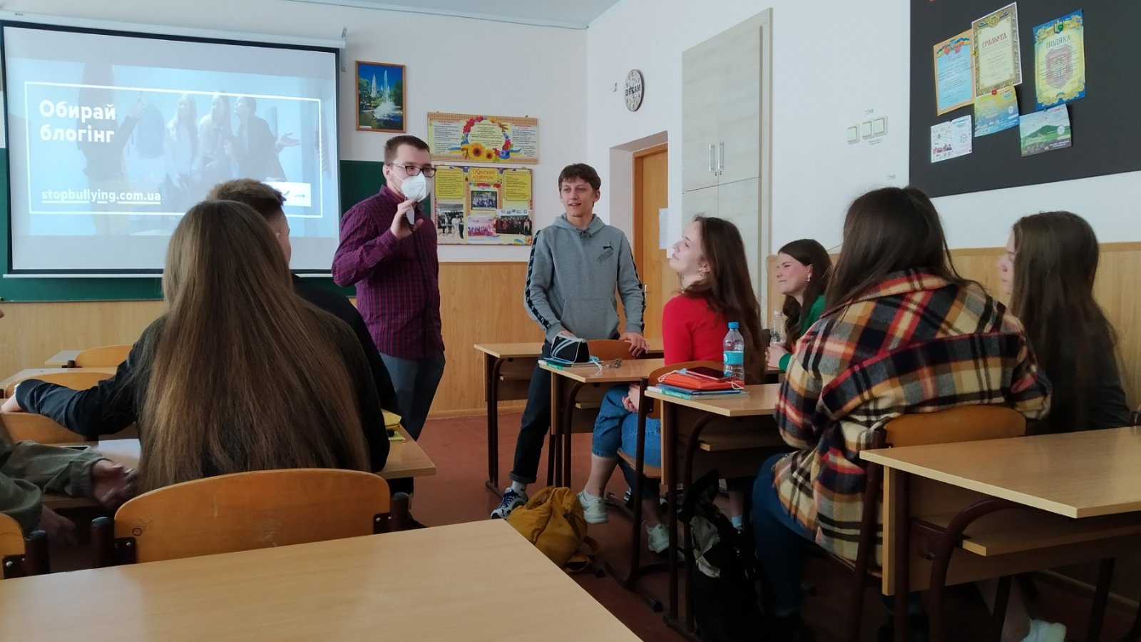 Виховний захід Стоп булінг проводить Володимир Анісімов (ЗОШ № 17 м. Тернополя)